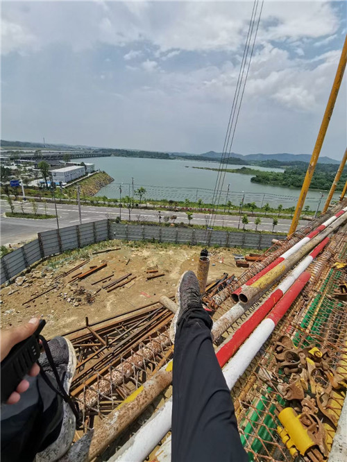 大悟县作业中发生设备损坏或人员意外，责任怎么划分？