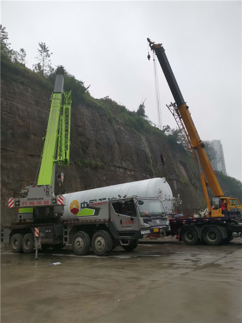 大悟县“不怕风雨冻”—— 吊车的 “恶劣环境适应” 技术